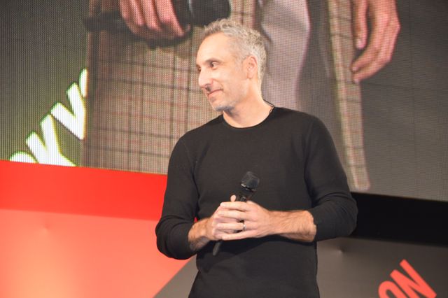 『名探偵ピカチュウ』主演俳優、客席にハートマーク！「東京コミコン」スペシャルステージ：フォトギャラリー