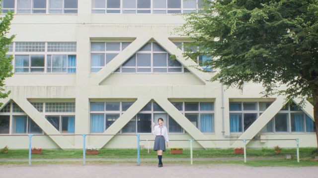 飯島直子57歳の制服姿！（5枚目）