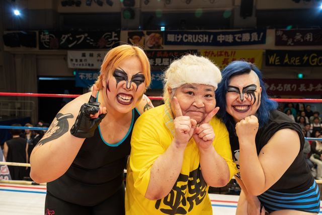 「極悪女王」撮影現場に“レジェンド”ズラリ！笑顔あふれる11枚（2枚目）