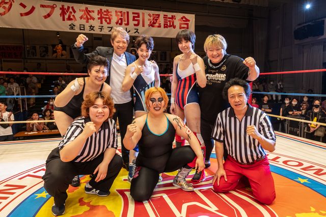 「極悪女王」撮影現場に“レジェンド”ズラリ！笑顔あふれる11枚（6枚目）