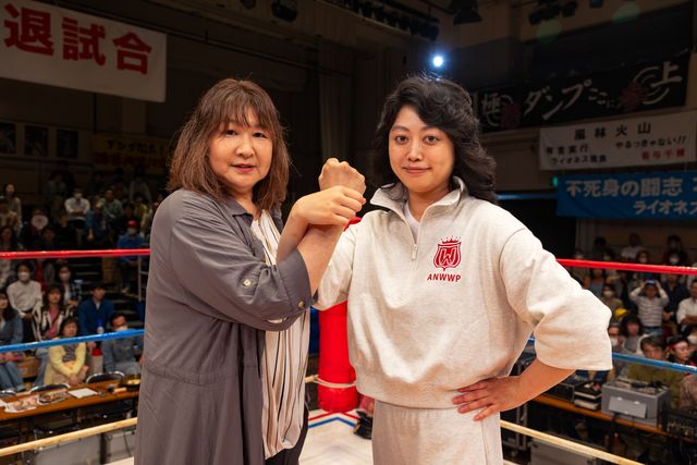 「極悪女王」撮影現場に“レジェンド”ズラリ！笑顔あふれる11枚（7枚目）