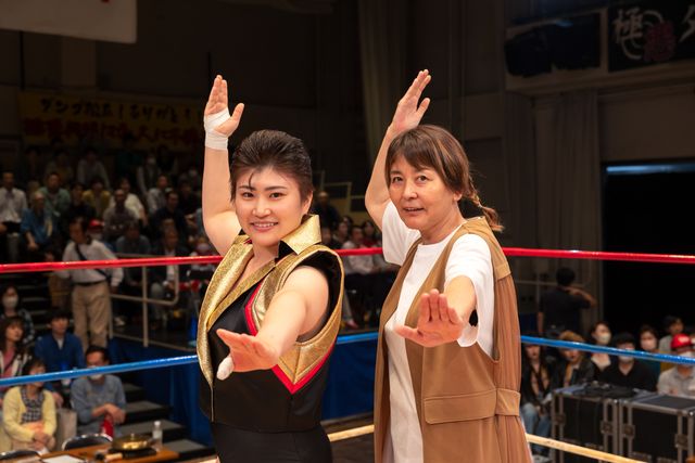 「極悪女王」撮影現場に“レジェンド”ズラリ！笑顔あふれる11枚（8枚目）