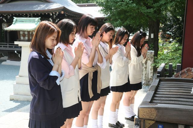 広瀬すず＆池田エライザら「サニー」メンバーが仲良く参拝！『SUNNY 強い気持ち・強い愛』公開記念イベント（27枚目）