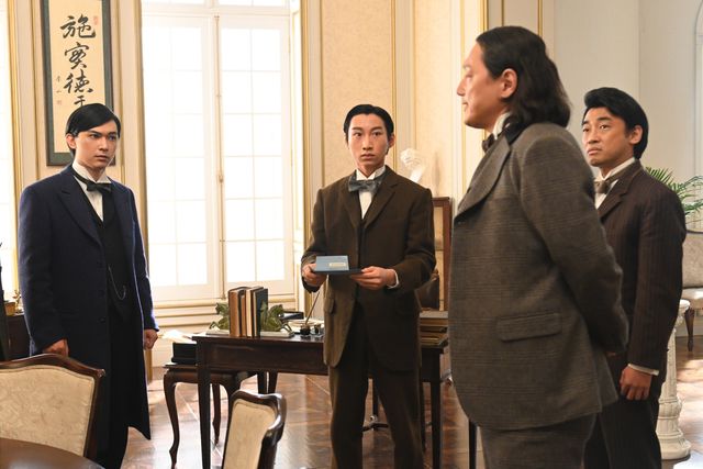 栄一、和装から洋装へ「青天を衝け」23回場面写真（5枚目）