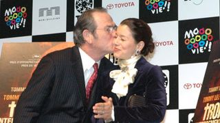 トミー・リー・ジョーンズ懇願!「妻と一緒にフォトセッションさせて!」