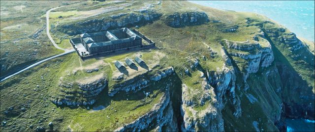 凶悪犯がゾンビになって襲ってくる…『エクスペリメント・アット・セントレオナルズ女子刑務所』（7枚目）