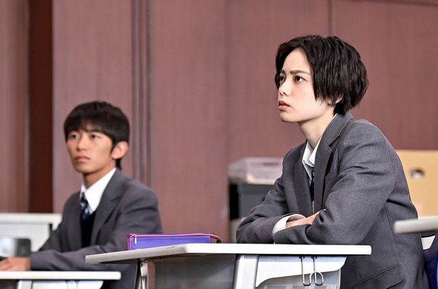 平手友梨奈、南沙良ら伝説の数学講師と対面！「ドラゴン桜」4話場面写真（2枚目）