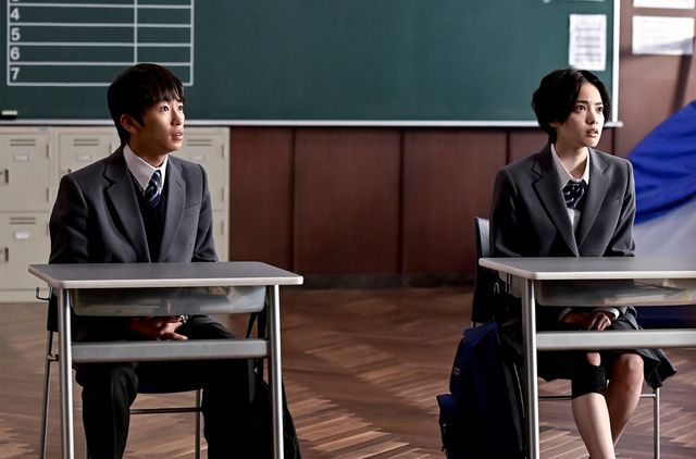 平手友梨奈、南沙良ら伝説の数学講師と対面！「ドラゴン桜」4話場面写真（4枚目）