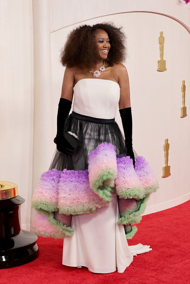 オスカー候補女優も！奇抜ドレスで注目浴びるセレブたち（4枚目）