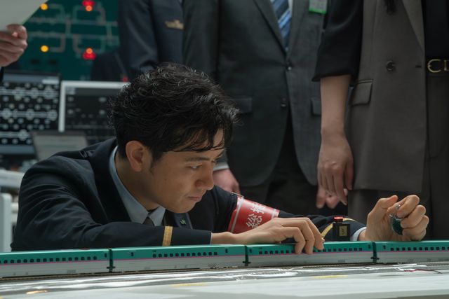 草なぎ剛、のん、斎藤工が奮闘！Netflix『新幹線大爆破』場面写真（12枚）（11枚目）