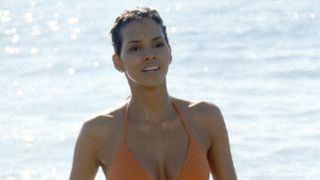 本日放送！『007／ダイ・アナザー・デイ』 ハル・ベリーの登場シーンはオマージュだった【午後のロードショー】