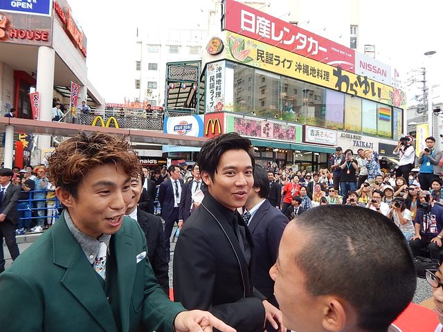 沖縄国際映画祭レッドカーペットに人気俳優が集結！　ぼんちおさむは渾身の「おさむちゃんです！」で、海外メディアに日本のお笑いパワーを見せつける！　画像ギャラリー（39枚目）