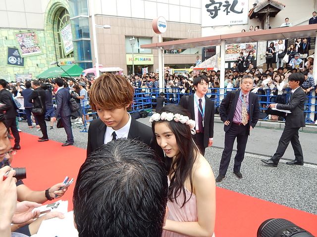 沖縄国際映画祭レッドカーペットに人気俳優が集結！　ぼんちおさむは渾身の「おさむちゃんです！」で、海外メディアに日本のお笑いパワーを見せつける！　画像ギャラリー（49枚目）