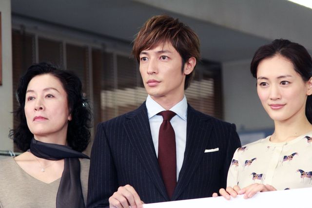 綾瀬はるか、福士蒼汰に跳び蹴り!?「きょうは会社休みます。」フォトギャラリー（5枚目）