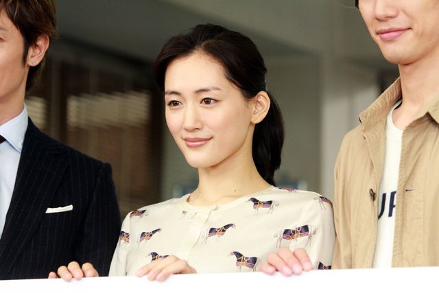 綾瀬はるか、福士蒼汰に跳び蹴り!?「きょうは会社休みます。」フォトギャラリー（6枚目）