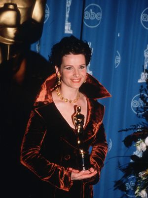 第69回アカデミー助演女優賞を受賞したジュリエット・ビノシュ、このオスカー像を交換！