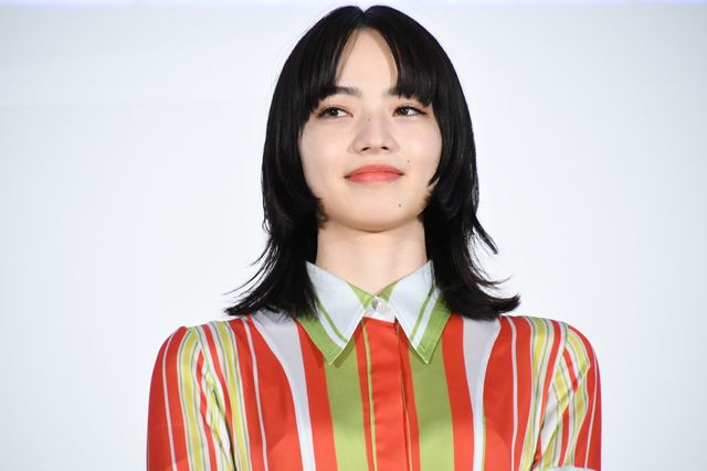 小松菜奈＆坂口健太郎、野田洋次郎のピアノ生演奏に感激！『余命10年』大ヒット御礼舞台あいさつ：フォトギャラリー