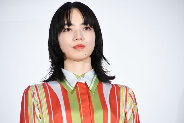 小松菜奈＆坂口健太郎、野田洋次郎のピアノ生演奏に感激！『余命10年』大ヒット御礼舞台あいさつ（2枚目）