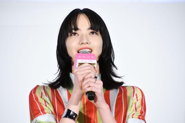 小松菜奈＆坂口健太郎、野田洋次郎のピアノ生演奏に感激！『余命10年』大ヒット御礼舞台あいさつ（4枚目）