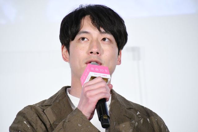 小松菜奈＆坂口健太郎、野田洋次郎のピアノ生演奏に感激！『余命10年』大ヒット御礼舞台あいさつ（7枚目）