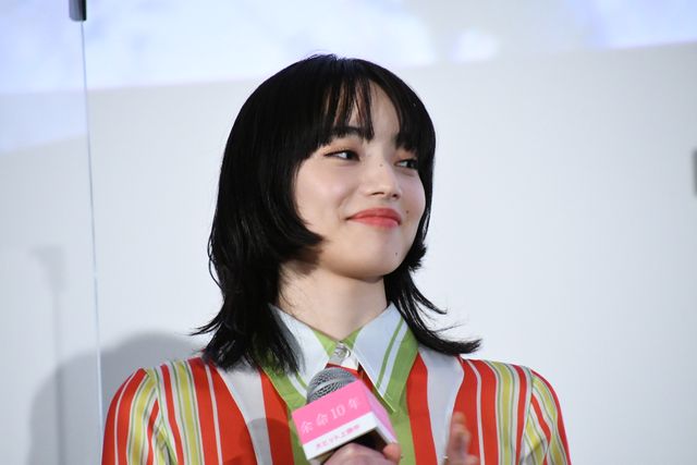 小松菜奈＆坂口健太郎、野田洋次郎のピアノ生演奏に感激！『余命10年』大ヒット御礼舞台あいさつ（15枚目）