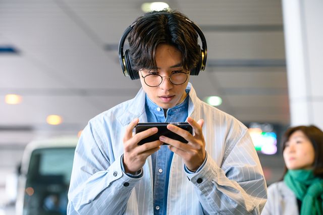 松嶋菜々子、山田涼介の母親役！ドラマ「王様に捧ぐ薬指」第1話場面カット（2枚目）