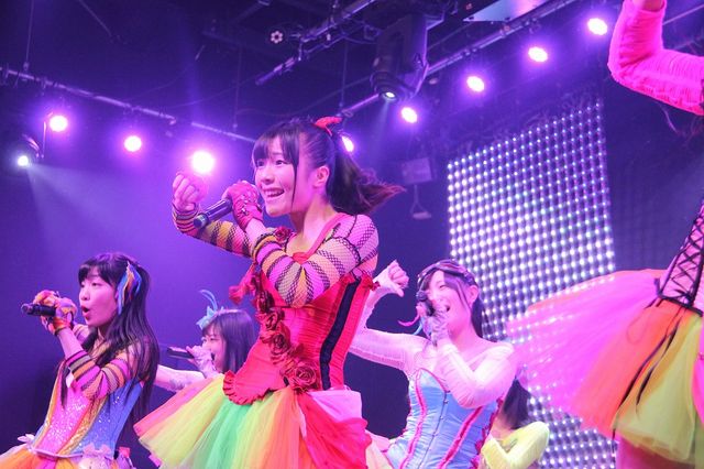 地下アイドル「仮面女子」熱唱！熱狂のライブフォトギャラリー（5枚目）