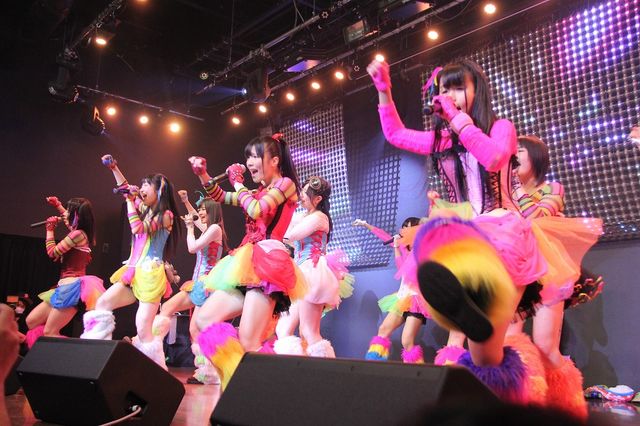 地下アイドル「仮面女子」熱唱！熱狂のライブフォトギャラリー（6枚目）