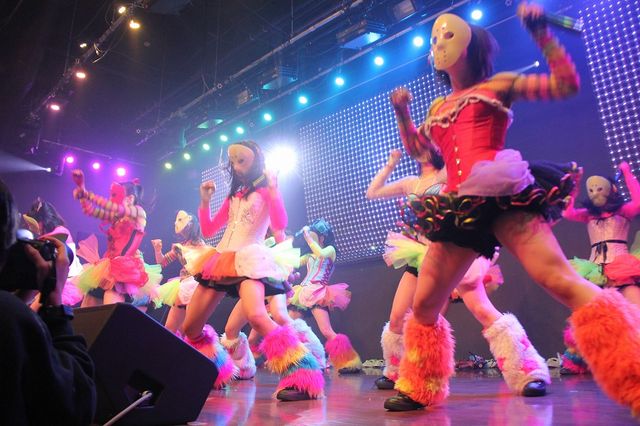 地下アイドル「仮面女子」熱唱！熱狂のライブフォトギャラリー（15枚目）