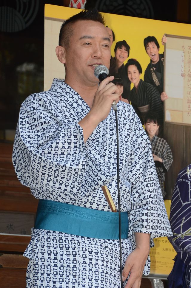 スイカ割りも行った林家たい平！ 映画『もういちど』大ヒット祈願イベント写真ギャラリー（4枚目）