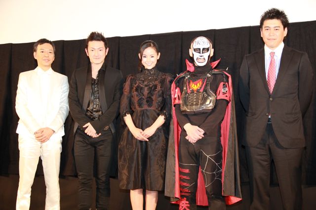 鉄拳、「振り子」映画化に涙！ in 第6回沖縄国際映画祭（7枚目）