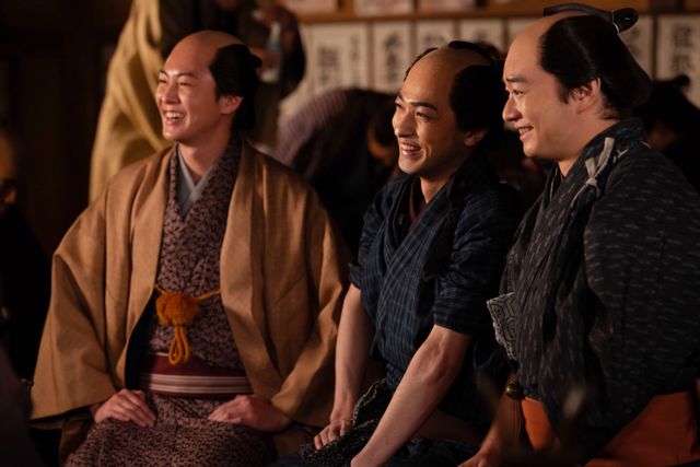 歌麿（染谷将太）が「生まれ変わんなら女がいいからさ…」蔦重への切ない思い映す場面写真：フォトギャラリー