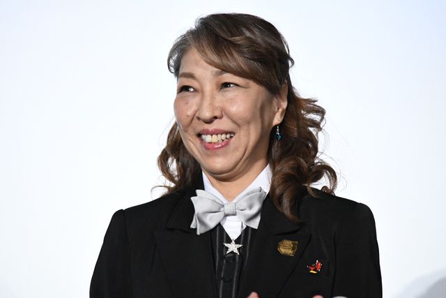 河北麻友子、大胆ドレスで魅了！『名探偵コナン　紺青の拳』公開記念舞台あいさつ（2枚目）