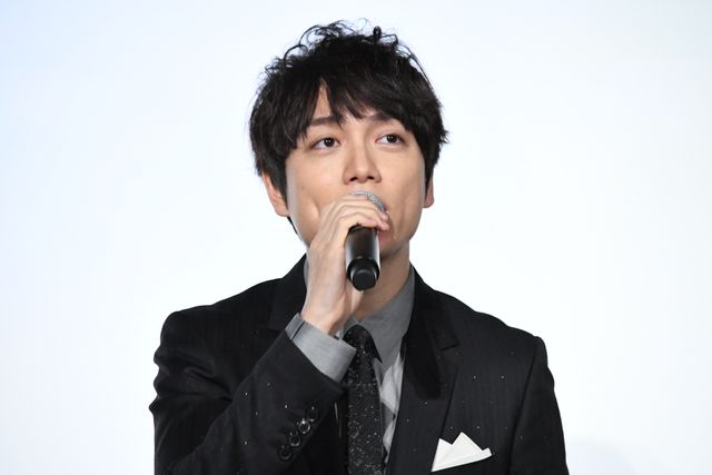 河北麻友子、大胆ドレスで魅了！『名探偵コナン　紺青の拳』公開記念舞台あいさつ（23枚目）