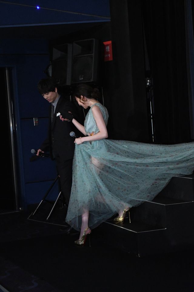 河北麻友子、大胆ドレスで魅了！『名探偵コナン　紺青の拳』公開記念舞台あいさつ（29枚目）