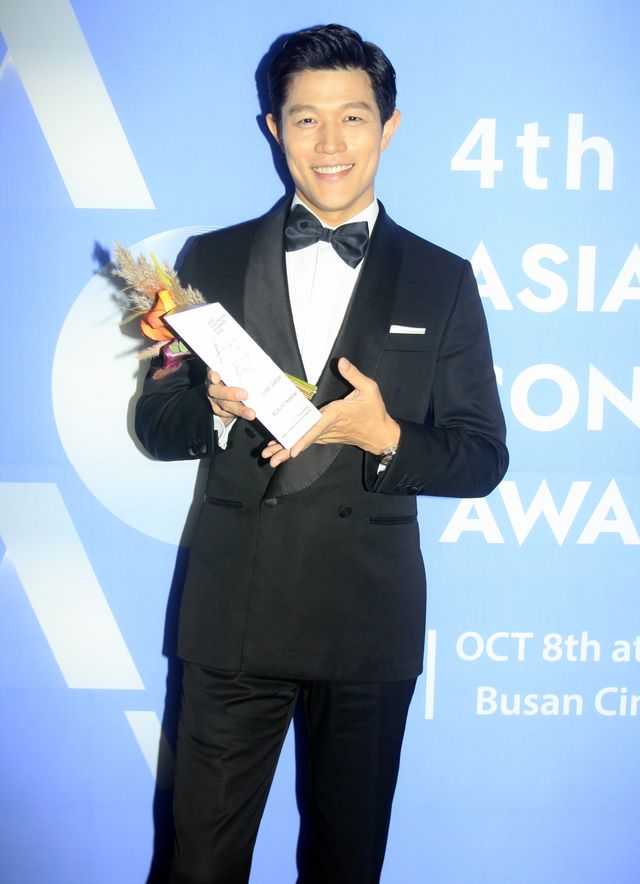 鈴木亮平、NiziU、パク・ウンビンらが登場！「第4回アジアコンテンツアワード」レッドカーペットほか（11枚目）