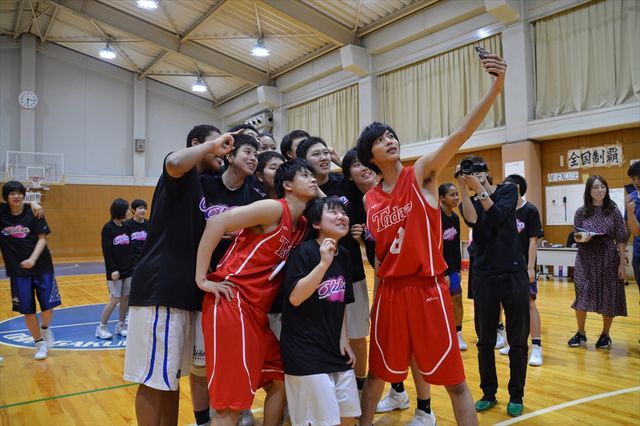 【写真いっぱい】志尊淳＆鈴木勝大、仲良しショットも変顔も…！（24枚目）
