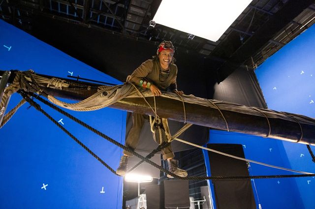 新田真剣佑、すごい筋肉！実写版「ONE PIECE」シーズン2メイキング画像（4枚目）