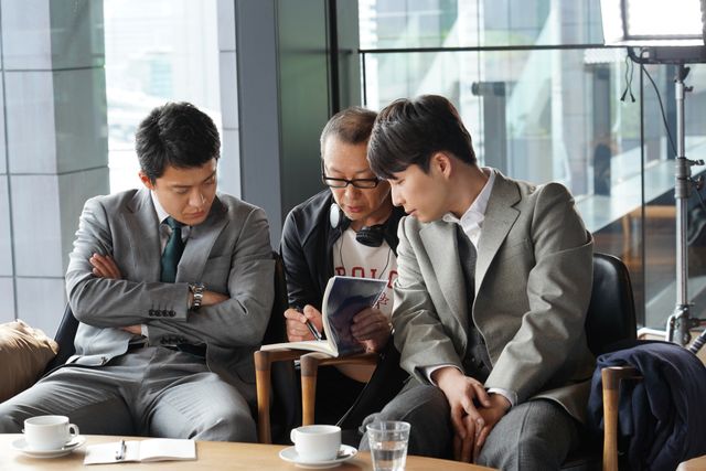 小栗旬＆星野源『罪の声』撮影現場の様子＜メイキング写真8枚＞：フォトギャラリー