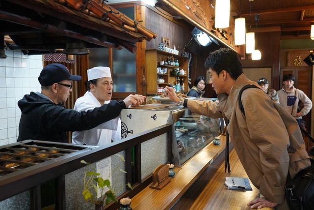 小栗旬＆星野源『罪の声』撮影現場の様子＜メイキング写真8枚＞（4枚目）