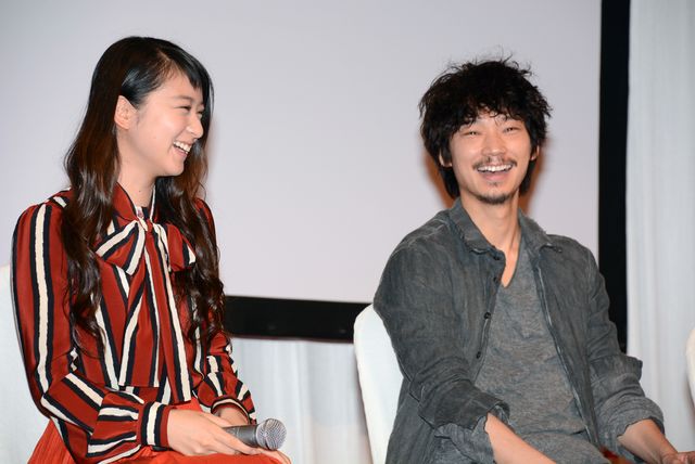 綾野剛、武井咲のおねだり攻撃にデレデレ！フォトギャラリー（3枚目）