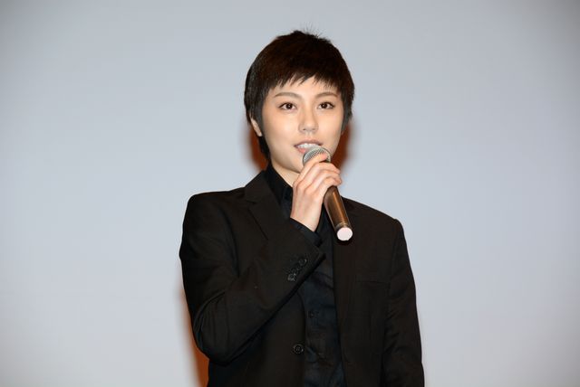 綾野剛、武井咲のおねだり攻撃にデレデレ！フォトギャラリー（13枚目）