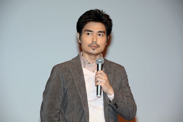 綾野剛、武井咲のおねだり攻撃にデレデレ！フォトギャラリー（14枚目）