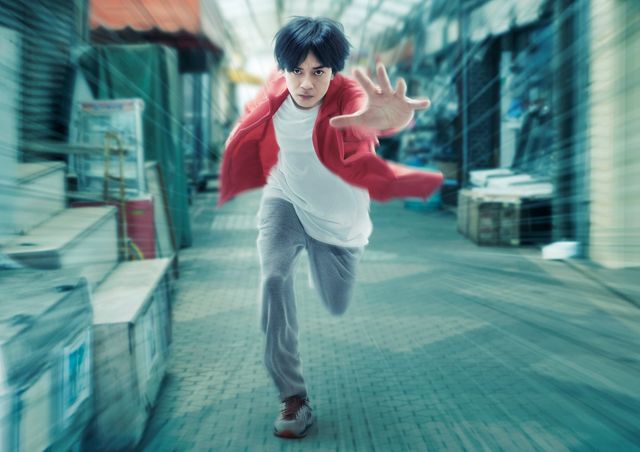 クラウチングポーズを決める青柳翔「ドラマW 食い逃げキラー」（2枚目）