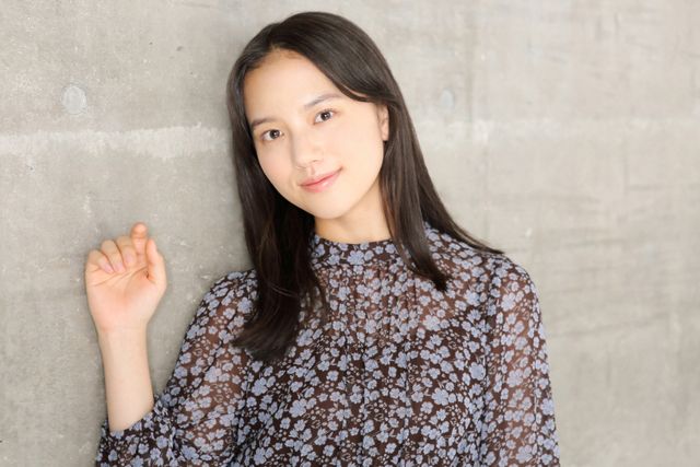 清原果耶『宇宙でいちばんあかるい屋根』インタビューカット集（6枚目）