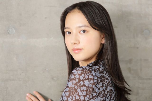 清原果耶『宇宙でいちばんあかるい屋根』インタビューカット集（9枚目）