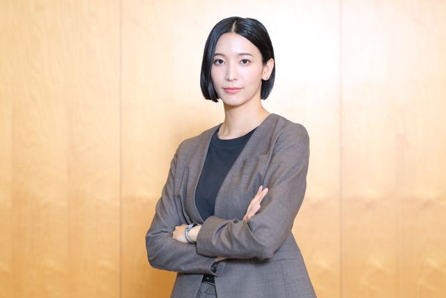 「仮面ライダーゼッツ」小貫莉奈、「ギーツ」アスリートキャラからクールな刑事に“変身”！撮り下ろしカット（4枚目）