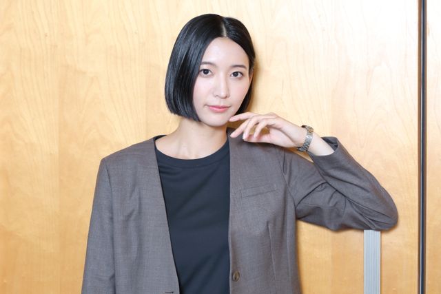 「仮面ライダーゼッツ」小貫莉奈、「ギーツ」アスリートキャラからクールな刑事に“変身”！撮り下ろしカット（7枚目）