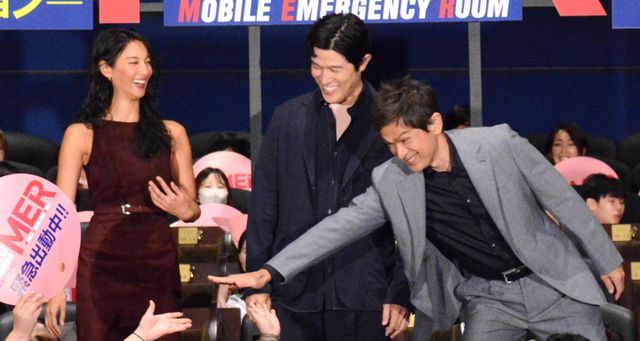 鈴木亮平、江口洋介、菜々緒の神ファンサ！『劇場版TOKYO MER～走る緊急救命室～南海ミッション』舞台あいさつ（10枚目）