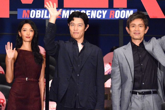 鈴木亮平、江口洋介、菜々緒の神ファンサ！『劇場版TOKYO MER～走る緊急救命室～南海ミッション』舞台あいさつ（11枚目）